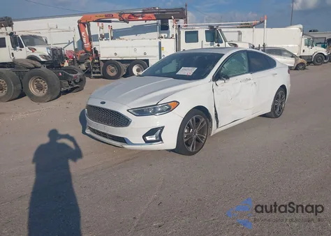 2020 Ford Fusion Titanium z USA, uszkodzony, nr VIN 3FA6P0K92LR134097